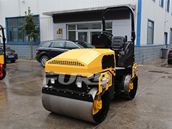 鋼輪款座駕壓路機(jī)做好保養(yǎng)不容忽視！